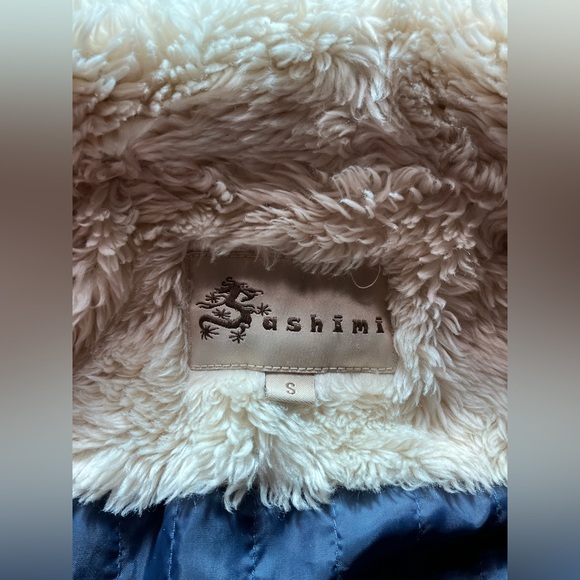 Sashimi blue soft Corduroy jacket w/pockets. Soft, silky white fur-like collar. - Picture 6 of 14